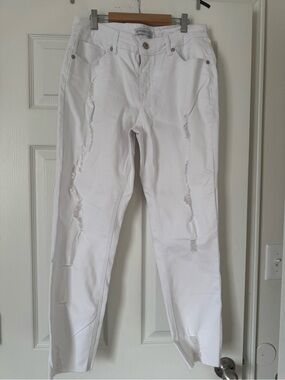 Boutique White Distressed Skinny Jeans -Sz 14 - never worn